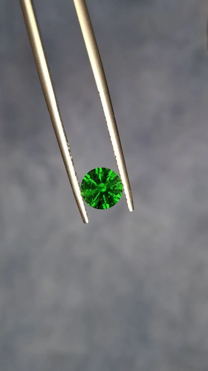 دمانتویید ۱.۲۵ vivid green|جواهرات|تهران, امجدیه (خاقانی)|دیوار