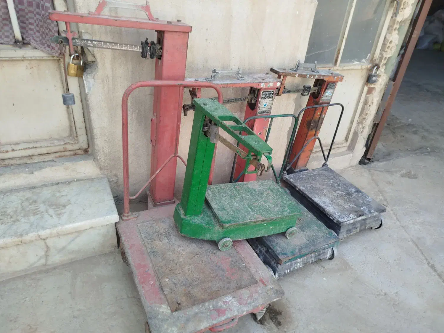 باسکول 100و200|ابزارآلات|اصفهان, ارغوانیه|دیوار