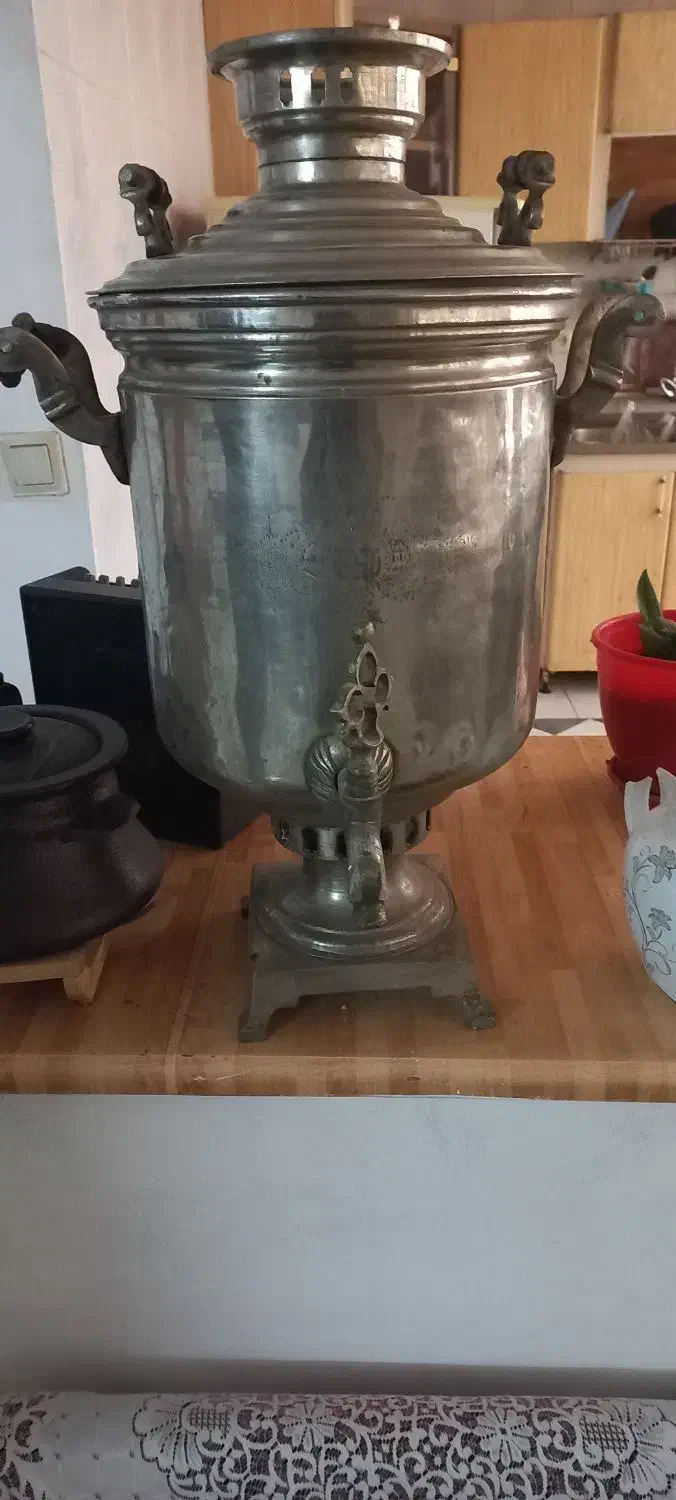 سماور زغالی روسی بزرگ|کلکسیون اشیاء عتیقه|مشکیندشت, |دیوار