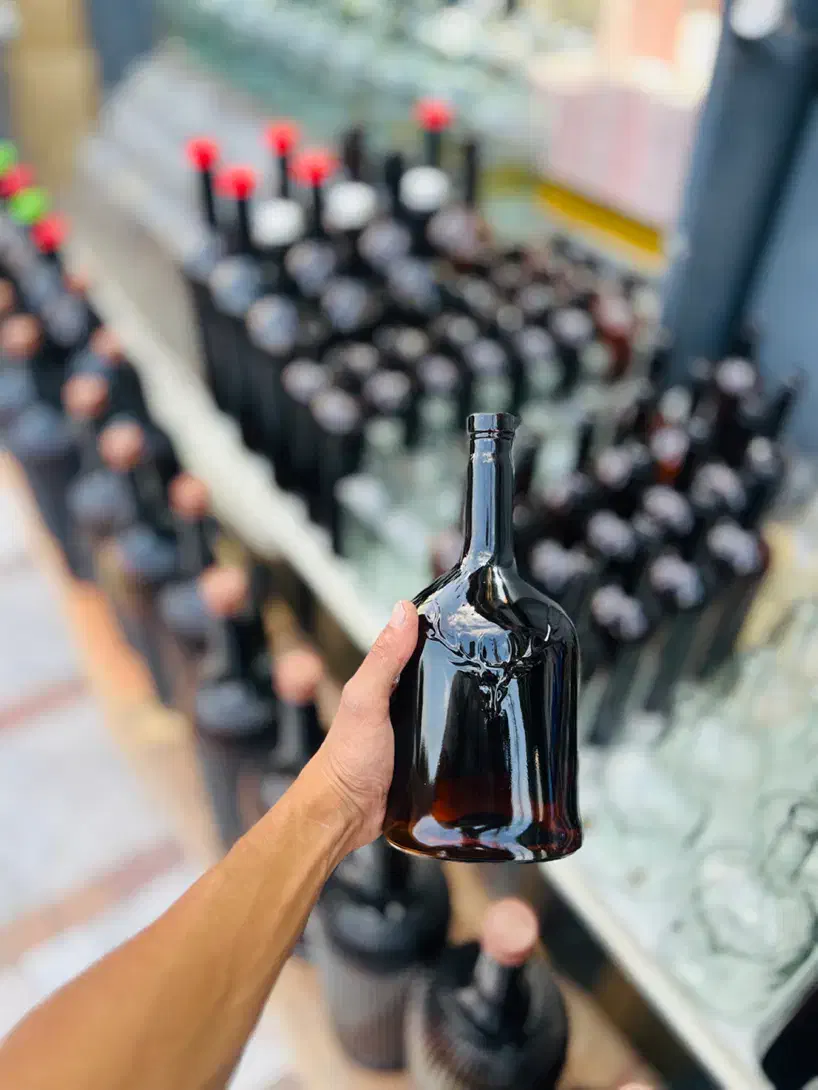 بطری‌شیشه‌ای‌گوزنی‌قهوه‌ای|ظروف نگهدارنده، پلاستیکی، یک‌بارمصرف|کرج, باغ سیب|دیوار