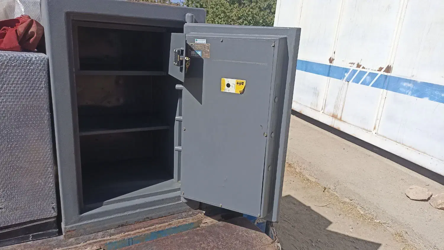 گاوصندق کاوه اصل|ابزارآلات|رزن, |دیوار