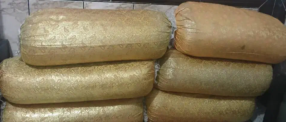 بالش پر گل|رختخواب، بالش، پتو|لنده, |دیوار