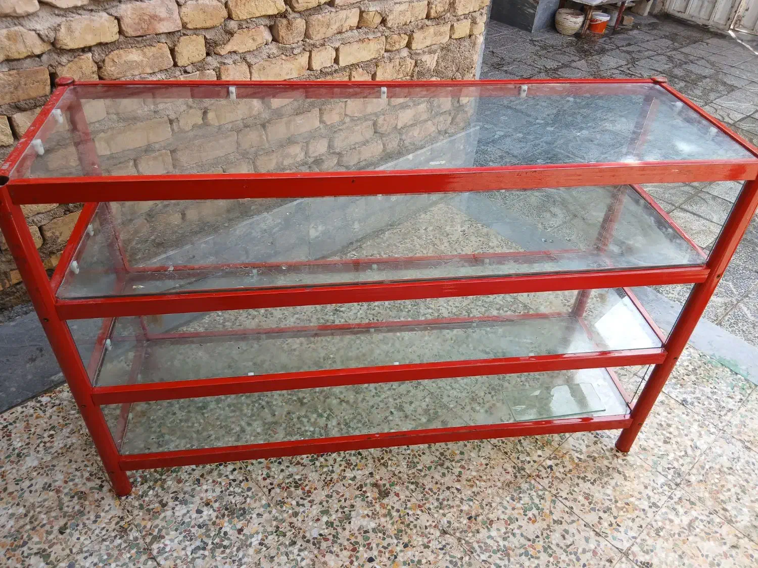 میز شیشه ای سالم و تمیز|بوفه، ویترین، کنسول|مرودشت, فاز اول شهرک فرهنگیان|دیوار