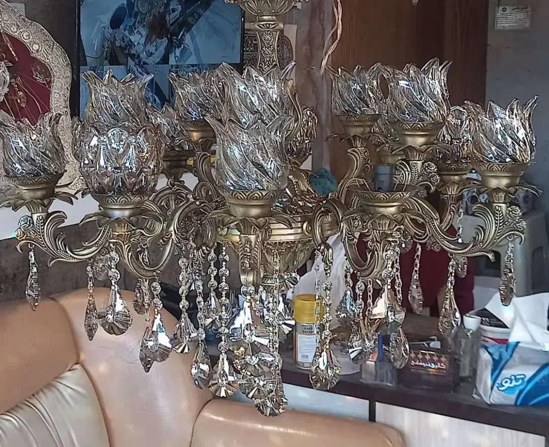 لوستر زیباوشیک فلزی ۱۰شاخه و نو نو نو|لوستر و چراغ آویز|اصفهان, ارغوانیه|دیوار