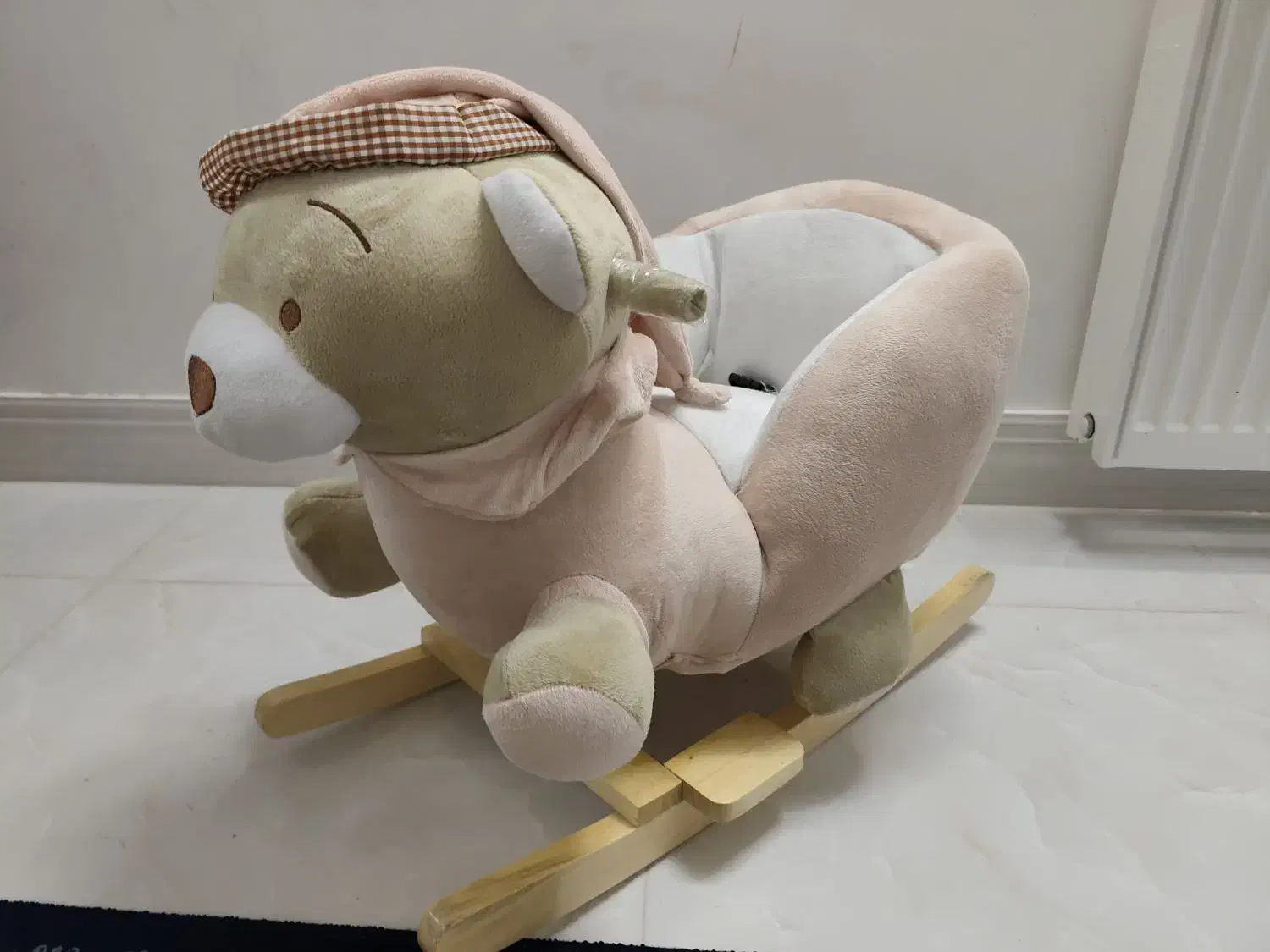 راکر کودک|تخت و صندلی بچه|قم, باغ کرباسی|دیوار