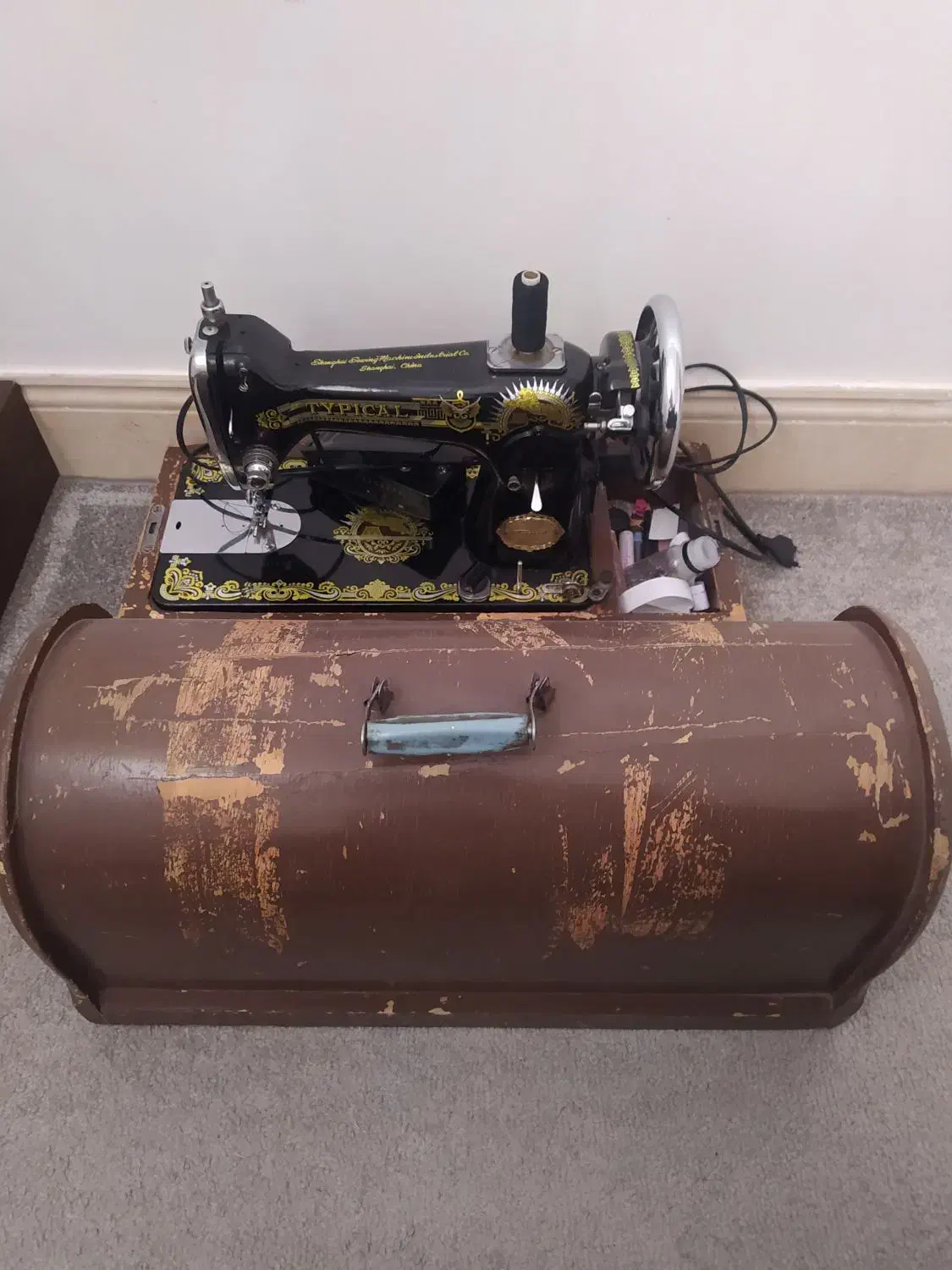 چرخ خیاطیآنتیک و قدیمی Typical|چرخ خیاطی و ریسندگی|زنجان, |دیوار