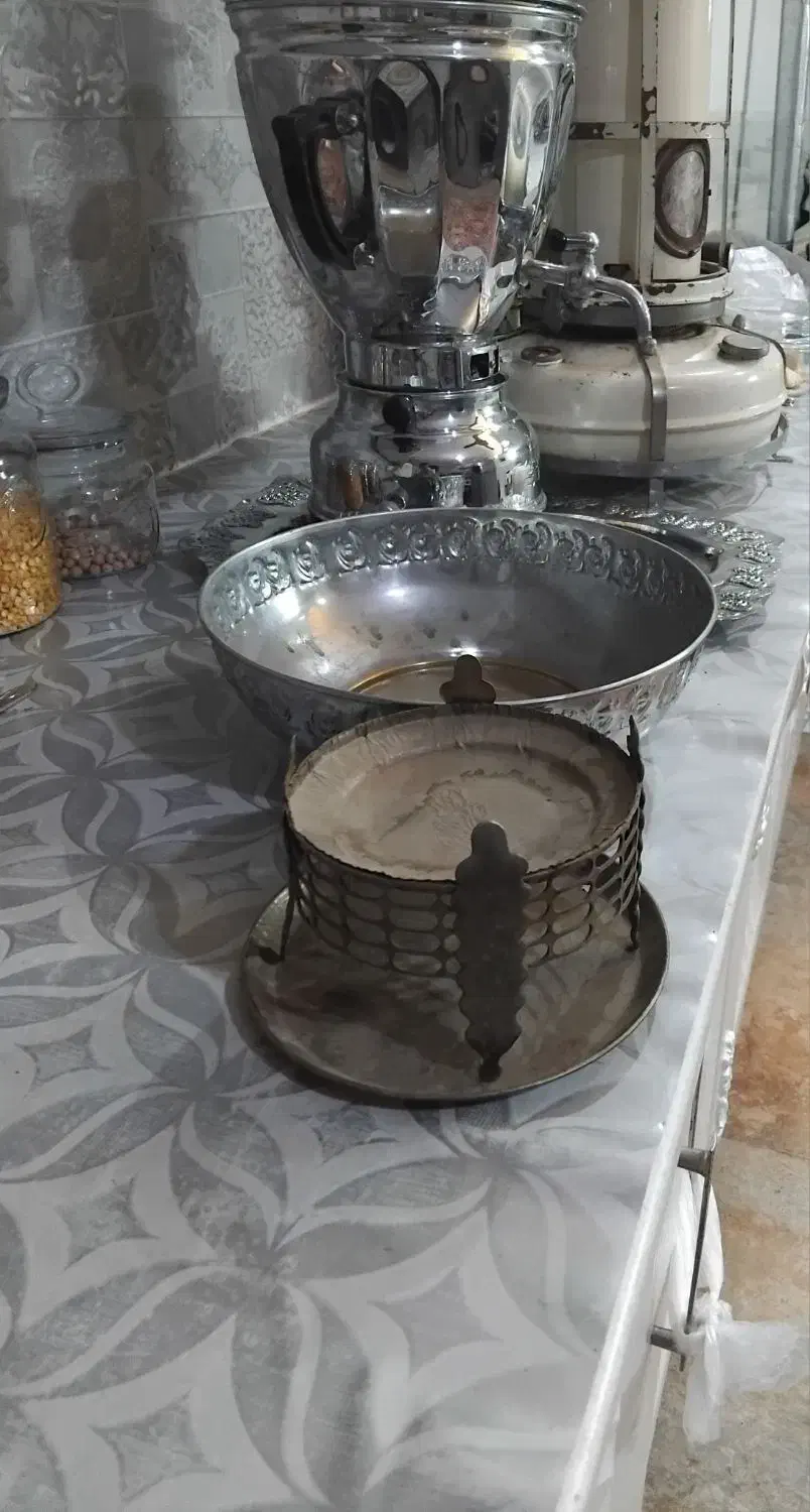 سماور و چراغ نفتی|کلکسیون اشیاء عتیقه|یزد, |دیوار