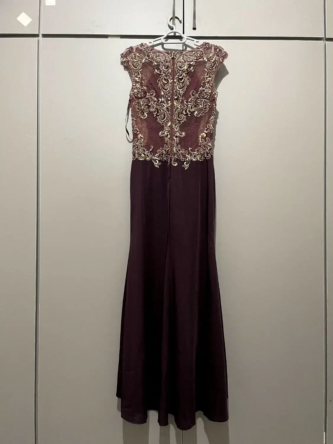 پیراهن مجلسی|لباس|چالوس, |دیوار