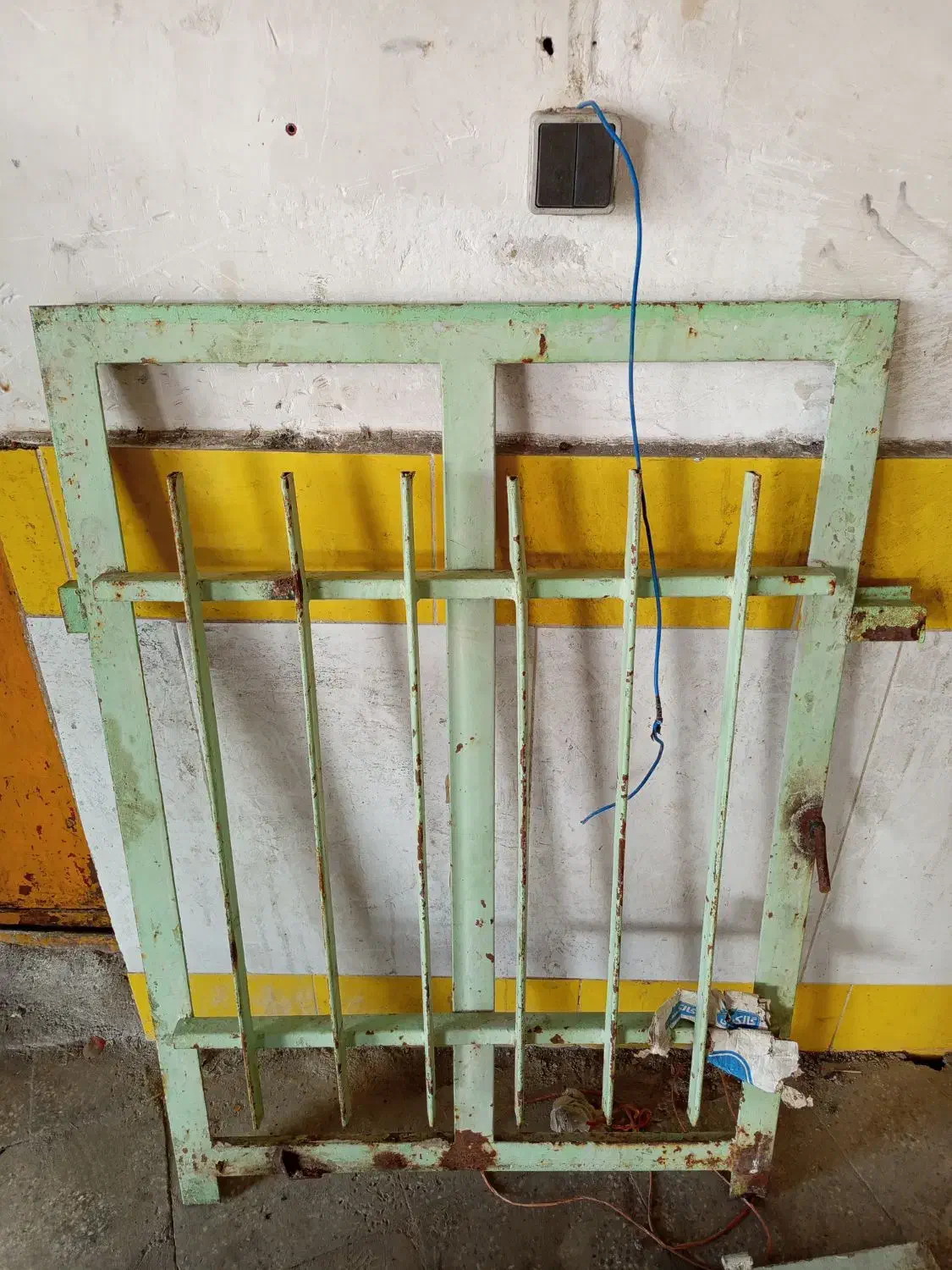 پنجره آهنی|مصالح و تجهیزات ساختمان|ازنا, |دیوار