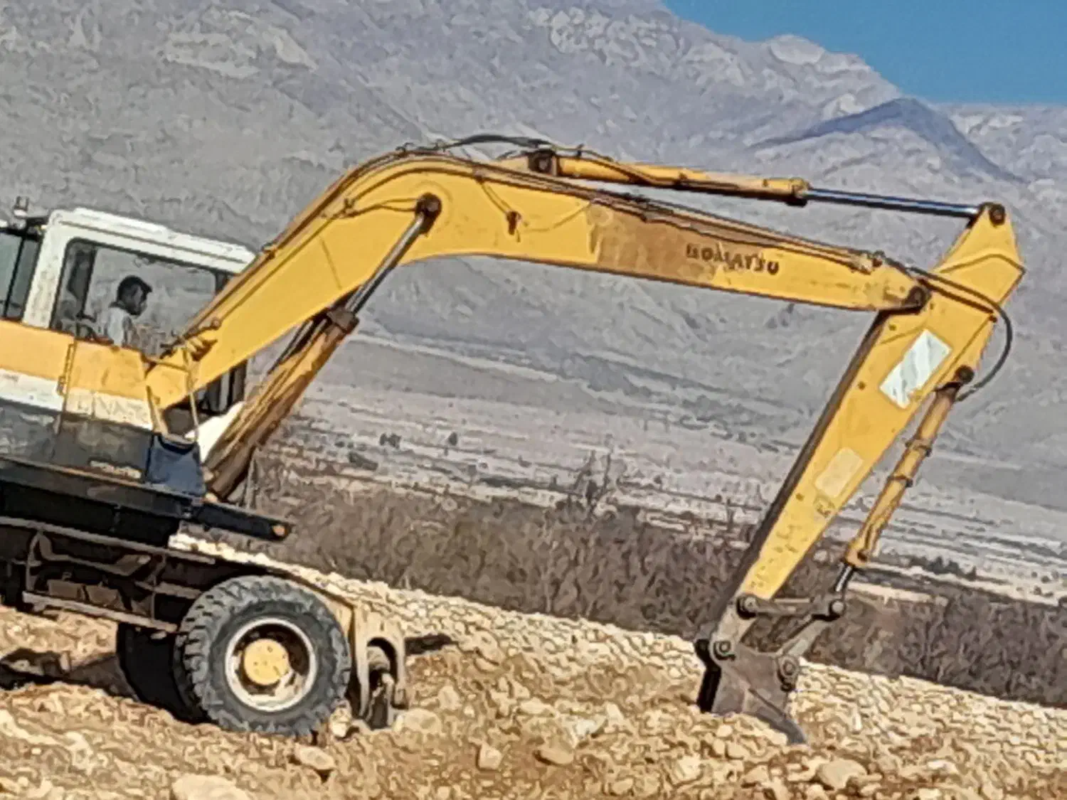 بیل لاستیکی  کوماتسوخط۵استثنایی|خودرو سنگین|میمند, |دیوار