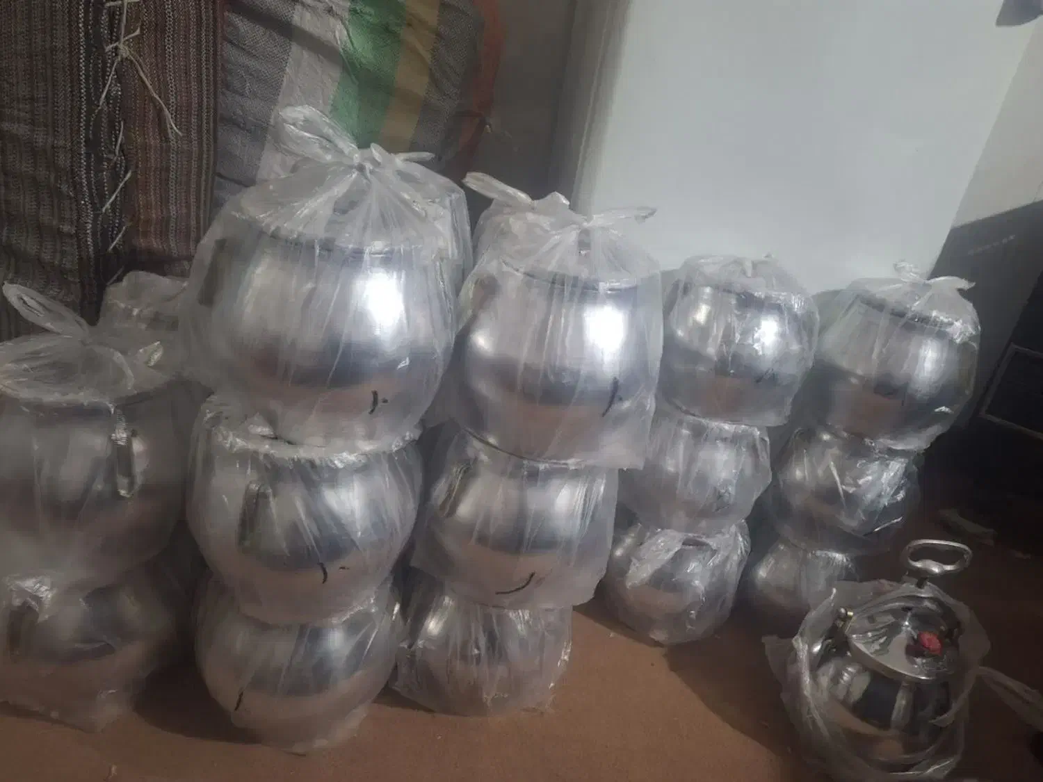 زودپز|ظروف پخت‌وپز|اصفهان, زاجان|دیوار