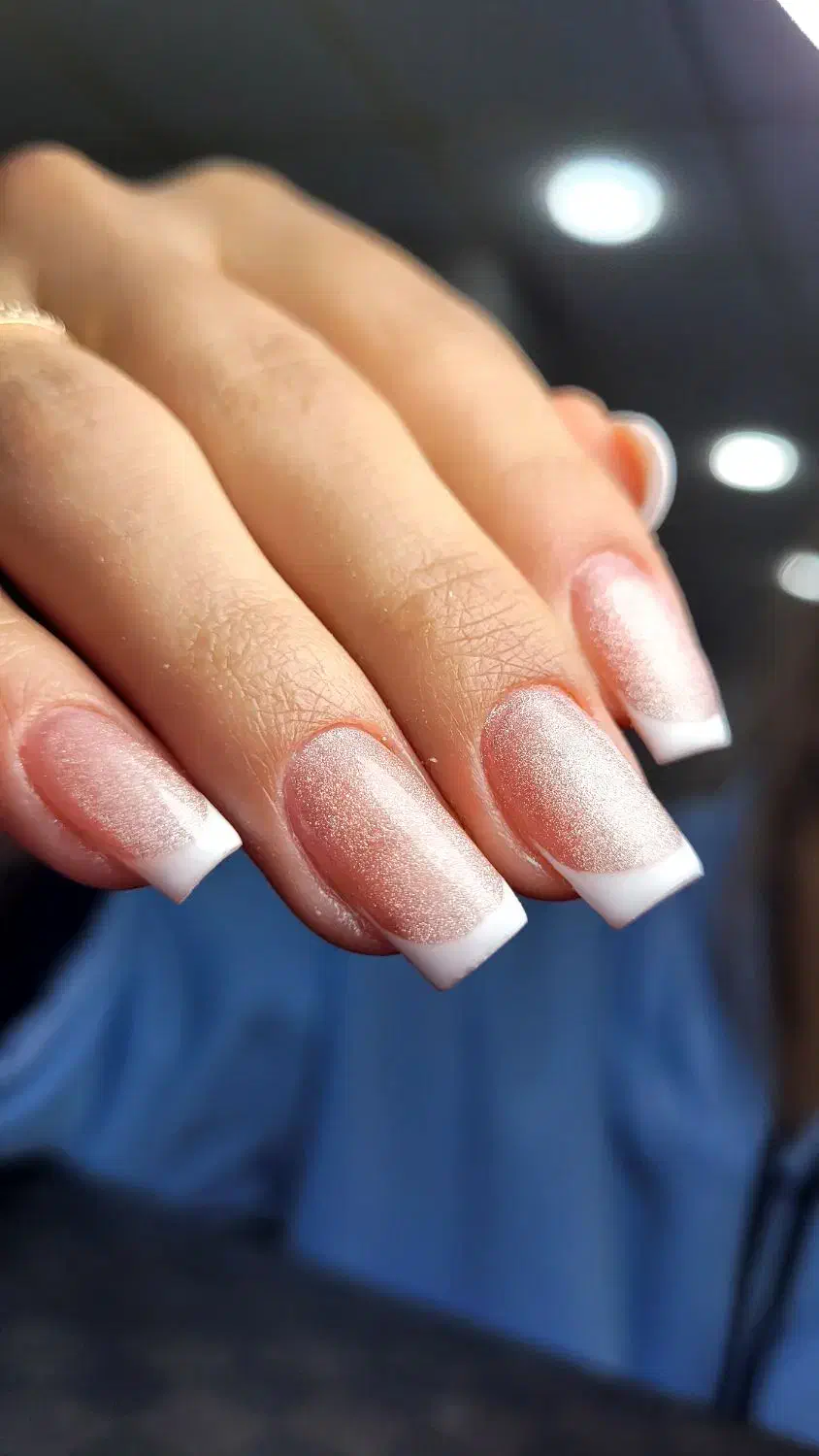 خدمات و آموزش کاشت ناخنبه صورت حرفه ای|خدمات آرایشگری و زیبایی|الیگودرز, |دیوار