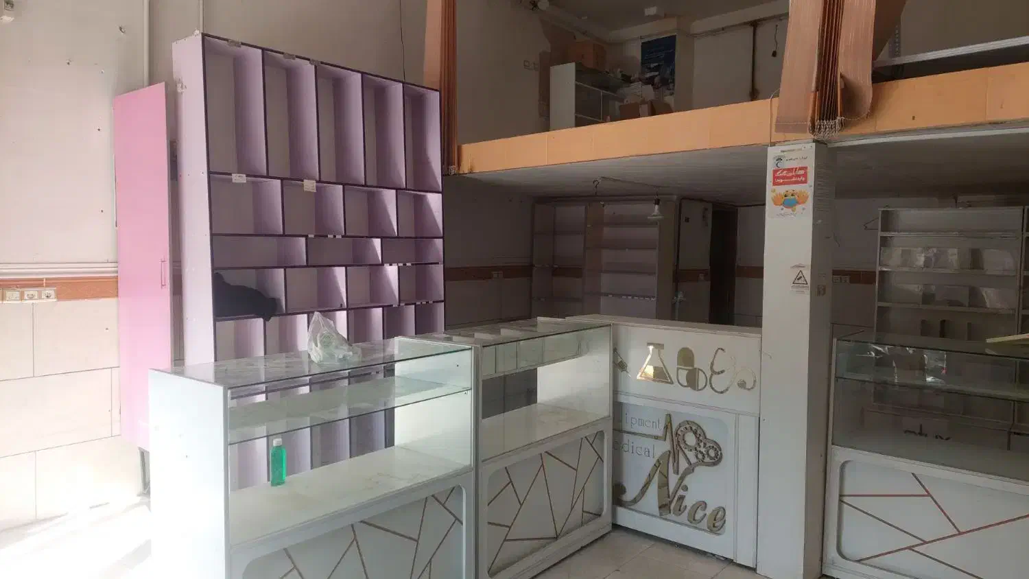 ویترین|فروشگاه و مغازه|کبودرآهنگ, |دیوار