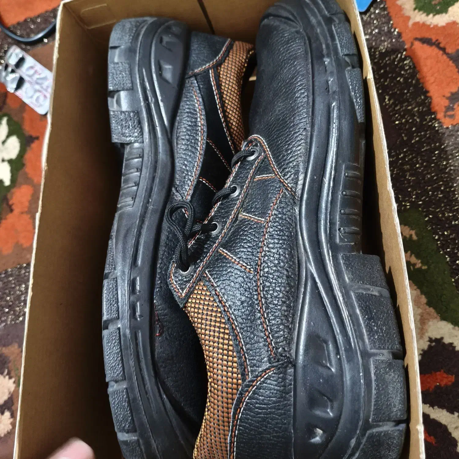 کفش کار|کیف، کفش، کمربند|شاهین‌شهر, عطار|دیوار