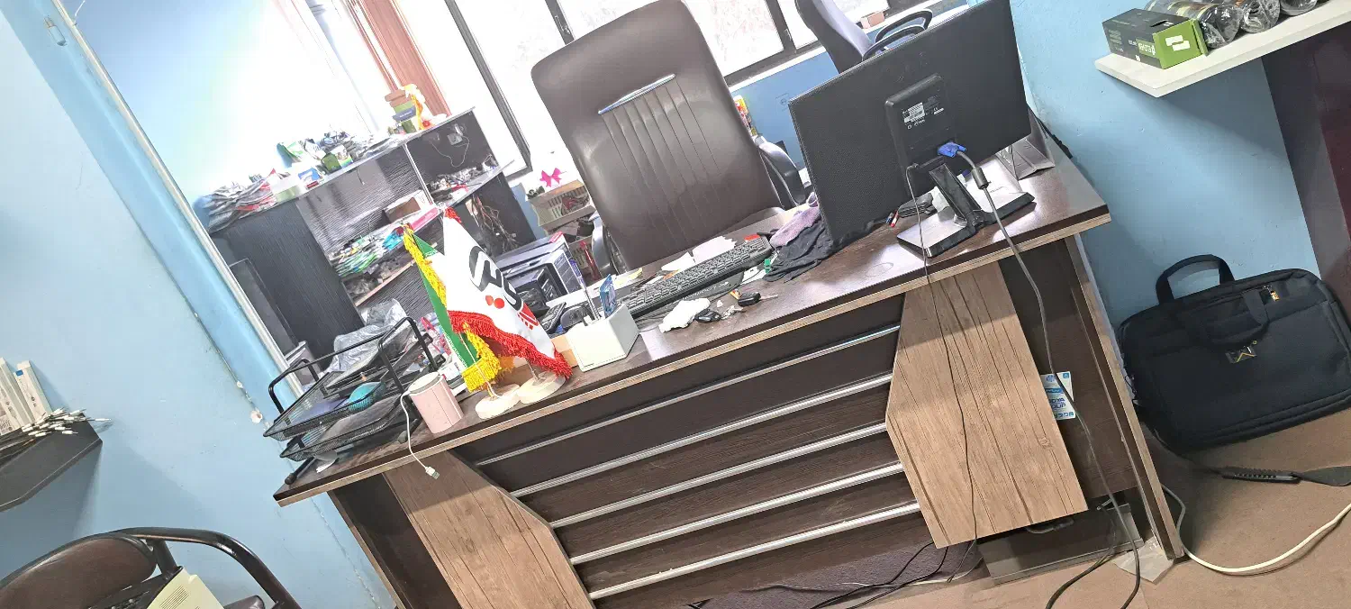 تعدادی وسایل|مبلمان اداری|آباده, |دیوار