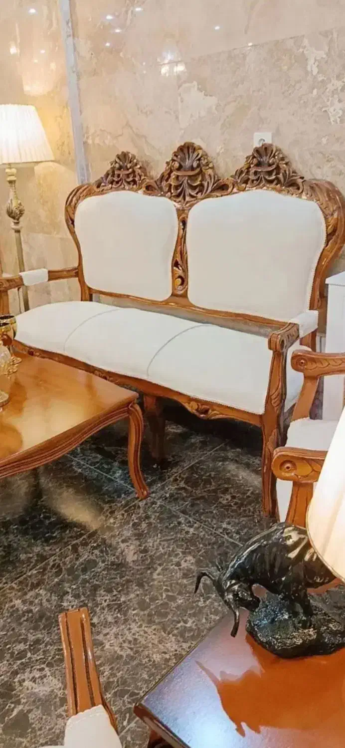 مبل نیو کلاسیک به دلیل تغییر شغل نصف قیمت|مبلمان خانگی و میز عسلی|رامسر, |دیوار