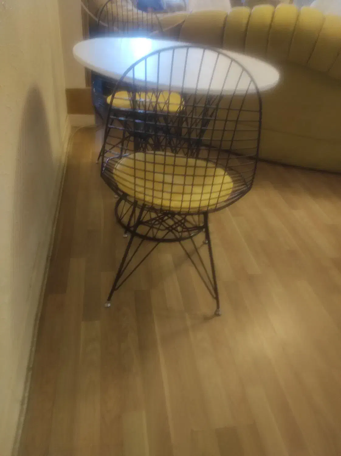 میز وصندلی|میز و صندلی غذاخوری|شاهینشهر, فردوسی|دیوار