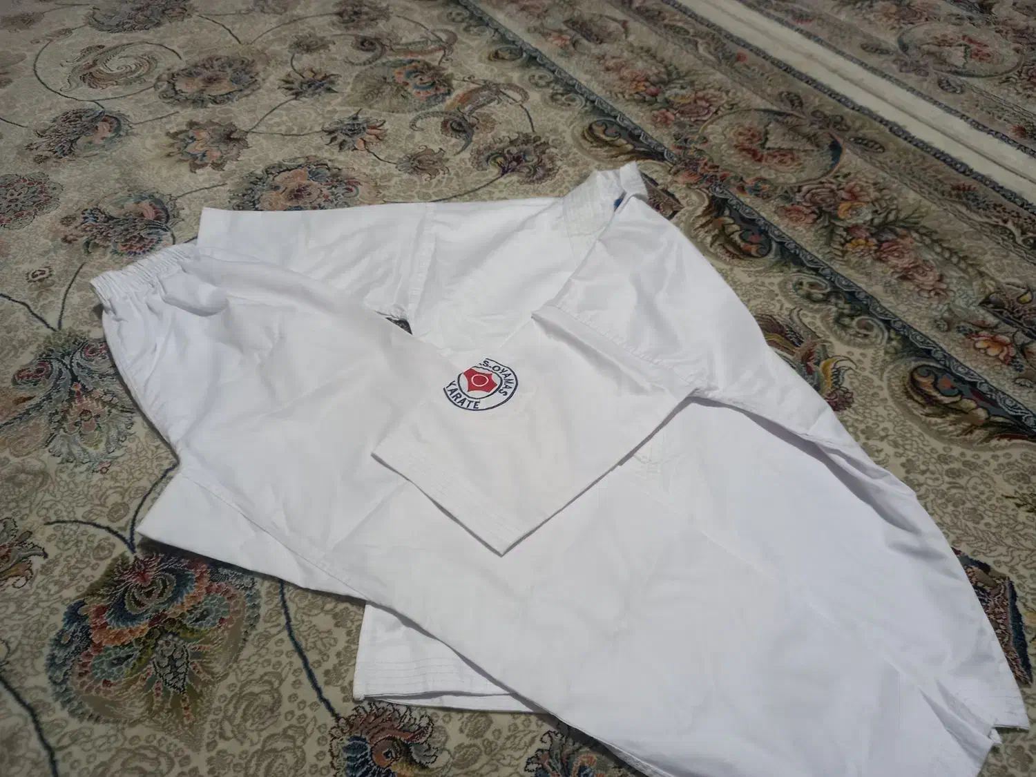 لباس کارته کیوکوشین|لباس|گلبهار, شهر جدید گلبهار|دیوار