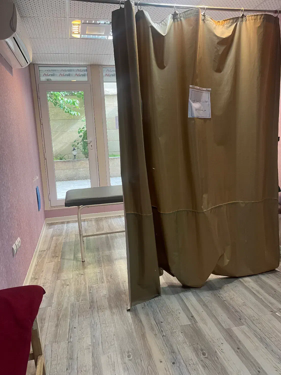 باشگاه همکاری با مربی اتاق برای خدمات پوست|اجارهٔ کوتاه‌مدت دفتر کار و فضای آموزشی|تهران, درختی|دیوار