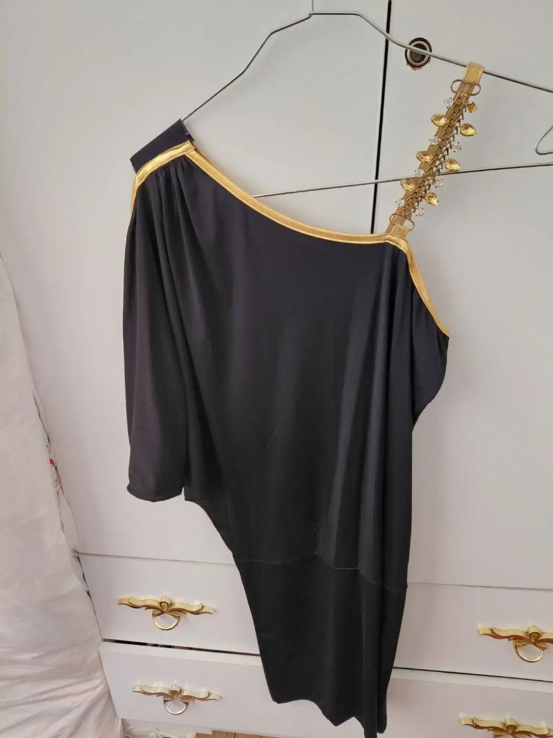 لباس در حد نو|لباس|قم, ولیعصر|دیوار