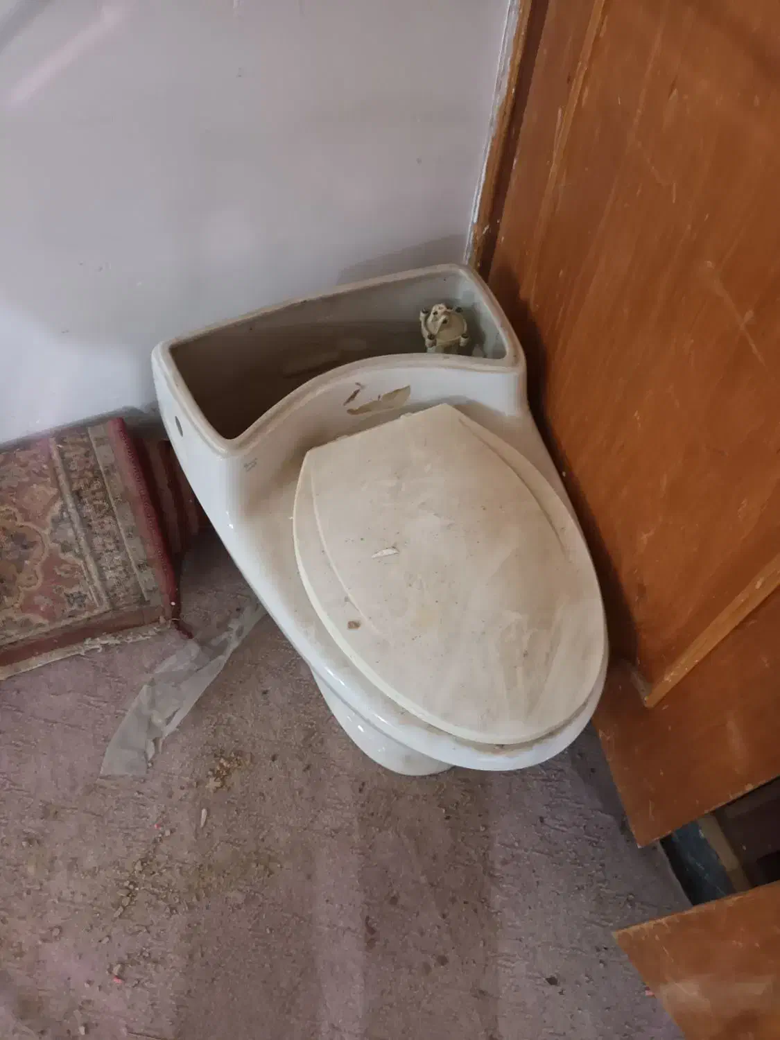 توالت فرنگی درجه یک قدیمی و بدون کارکرد|لوازم سرویس بهداشتی|بهبهان, |دیوار