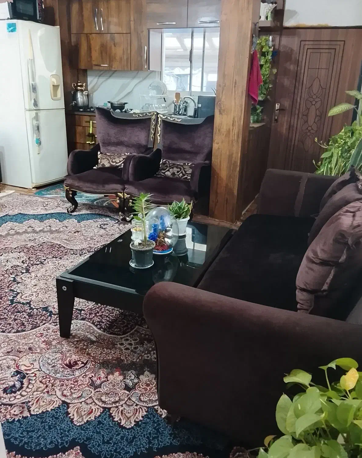 مبل هفت نفره|مبلمان خانگی و میز عسلی|رشت, آب آسیاب|دیوار