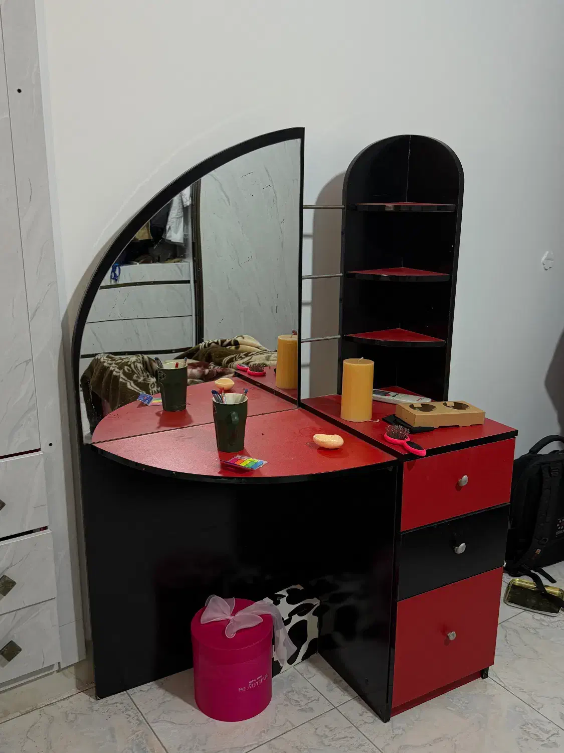 سرویس اتاق خواب|تخت و سرویس خواب|ساری, |دیوار