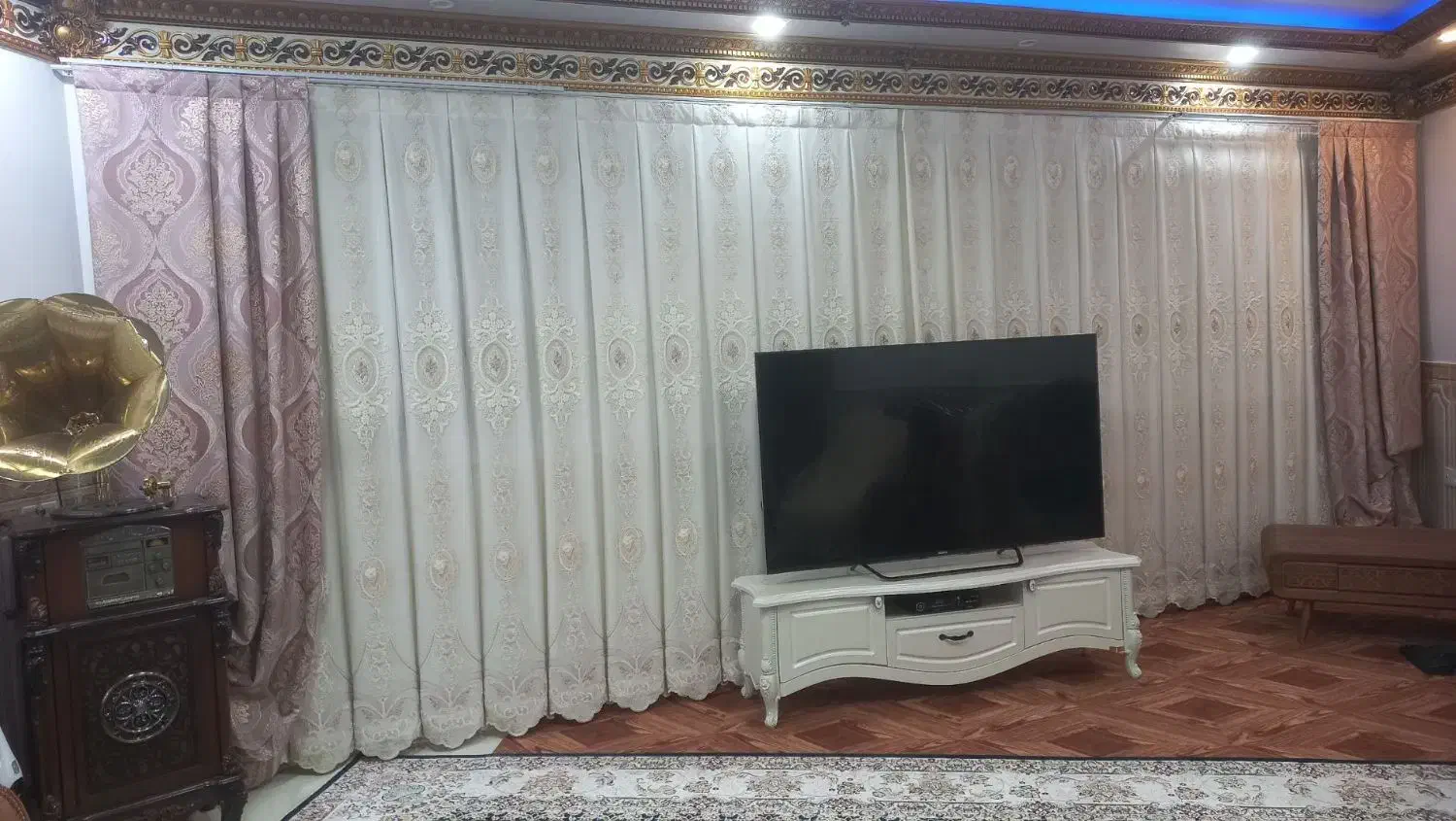 پرده|پرده، رانر، رومیزی|کلاله, |دیوار