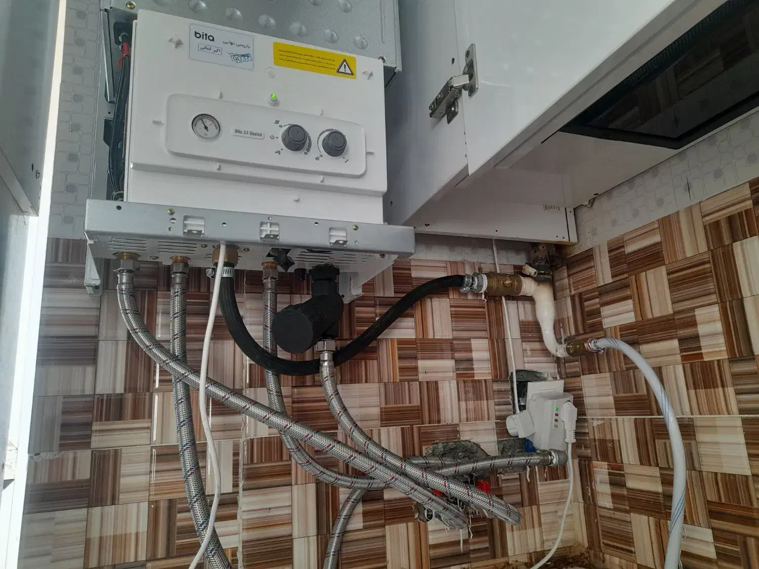 نصب و سرویس تخصصی آبگرمکن ، پکیج و رادیاتور|خدمات پیشه و مهارت|تاکستان, |دیوار