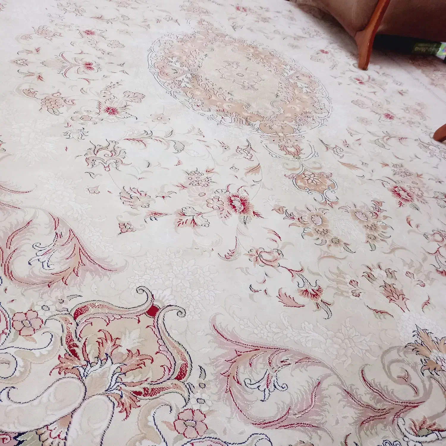 فرش کرم رنگ ۱۲ متری کار کرده|فرش|رشت, باهنر|دیوار