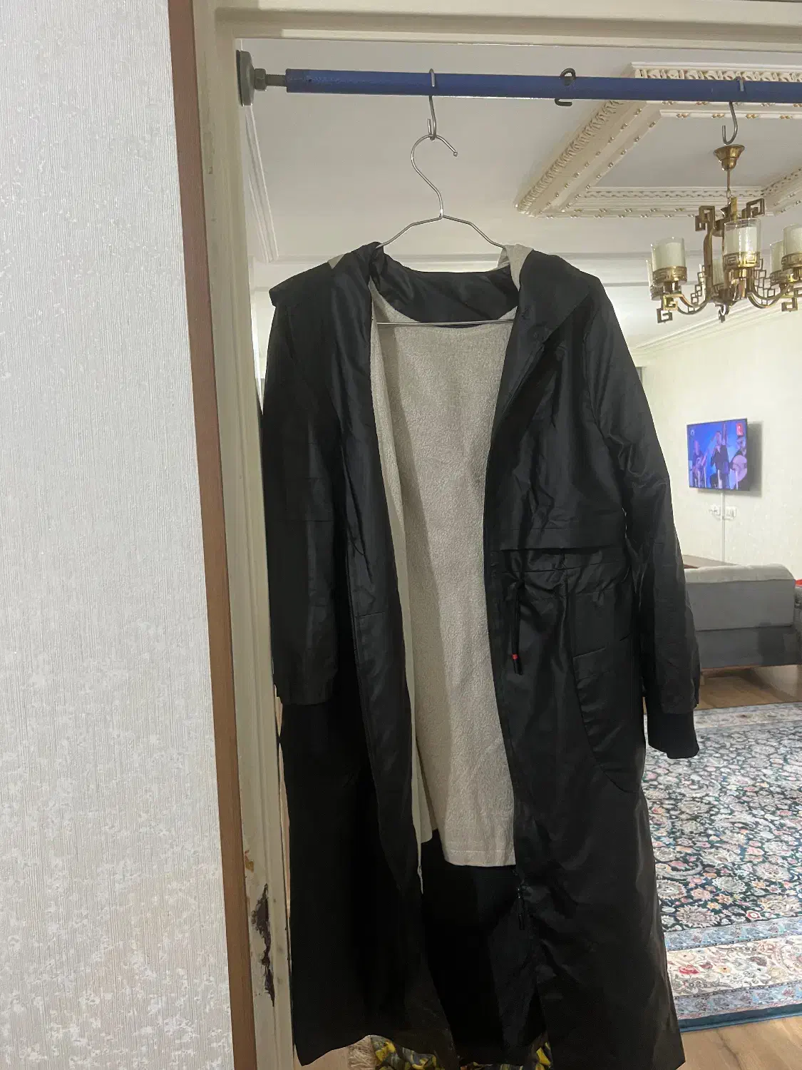 پالتو بارونی|لباس|مشکین‌دشت, |دیوار