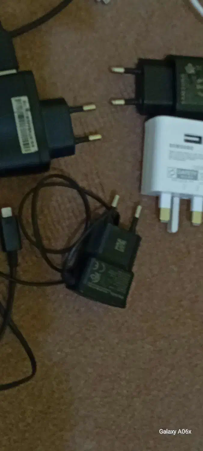 چهار عدد شارژر گوشی|لوازم جانبی موبایل و تبلت|اردبیل, |دیوار