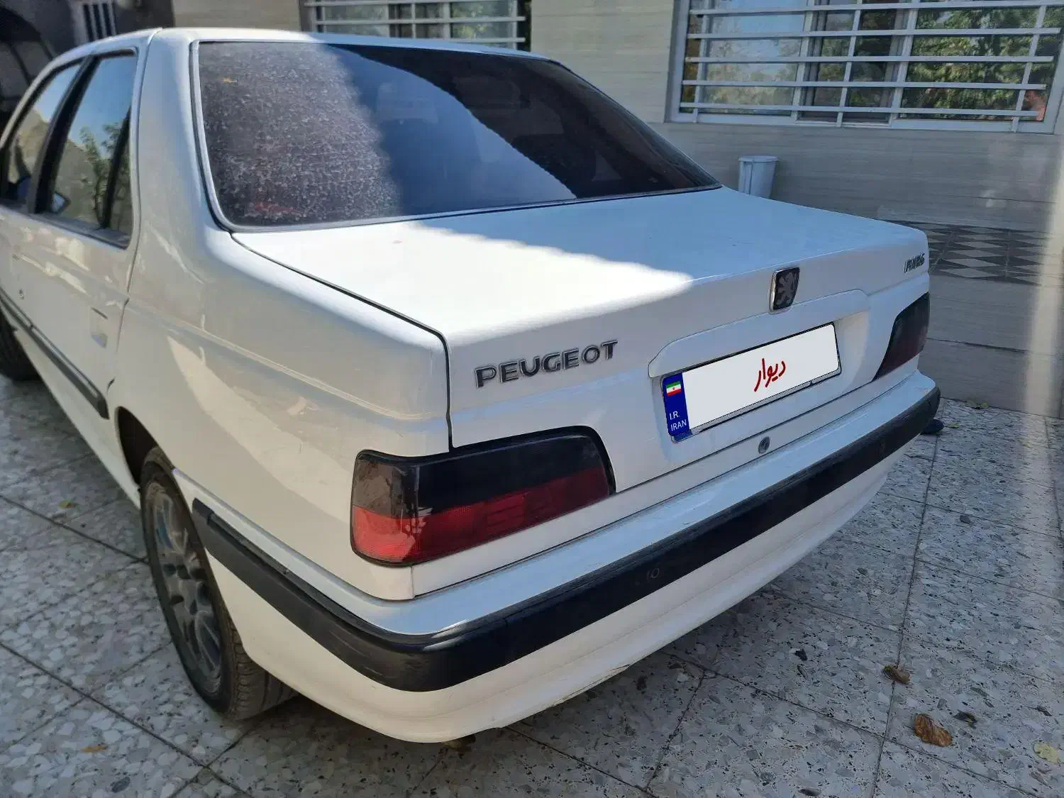 پژو پارس سفید بدون رنگ مدل آخرای ۹۸|خودرو سواری و وانت|دورود, |دیوار