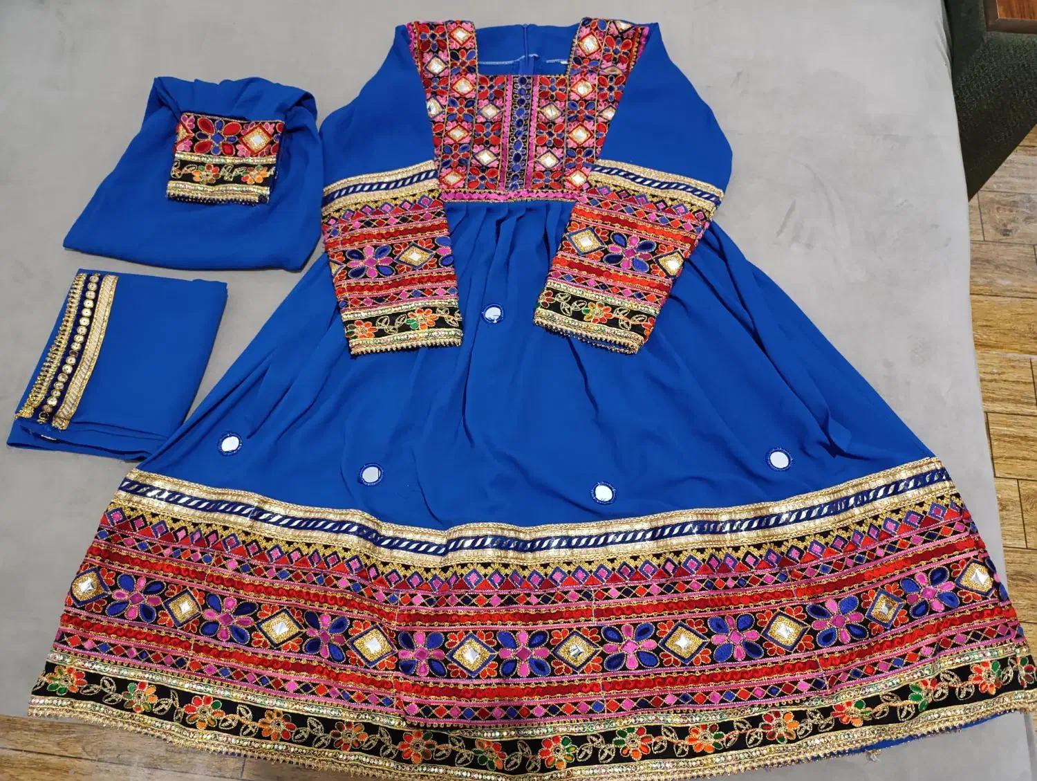 لباس محلی|لباس|باغستان, |دیوار