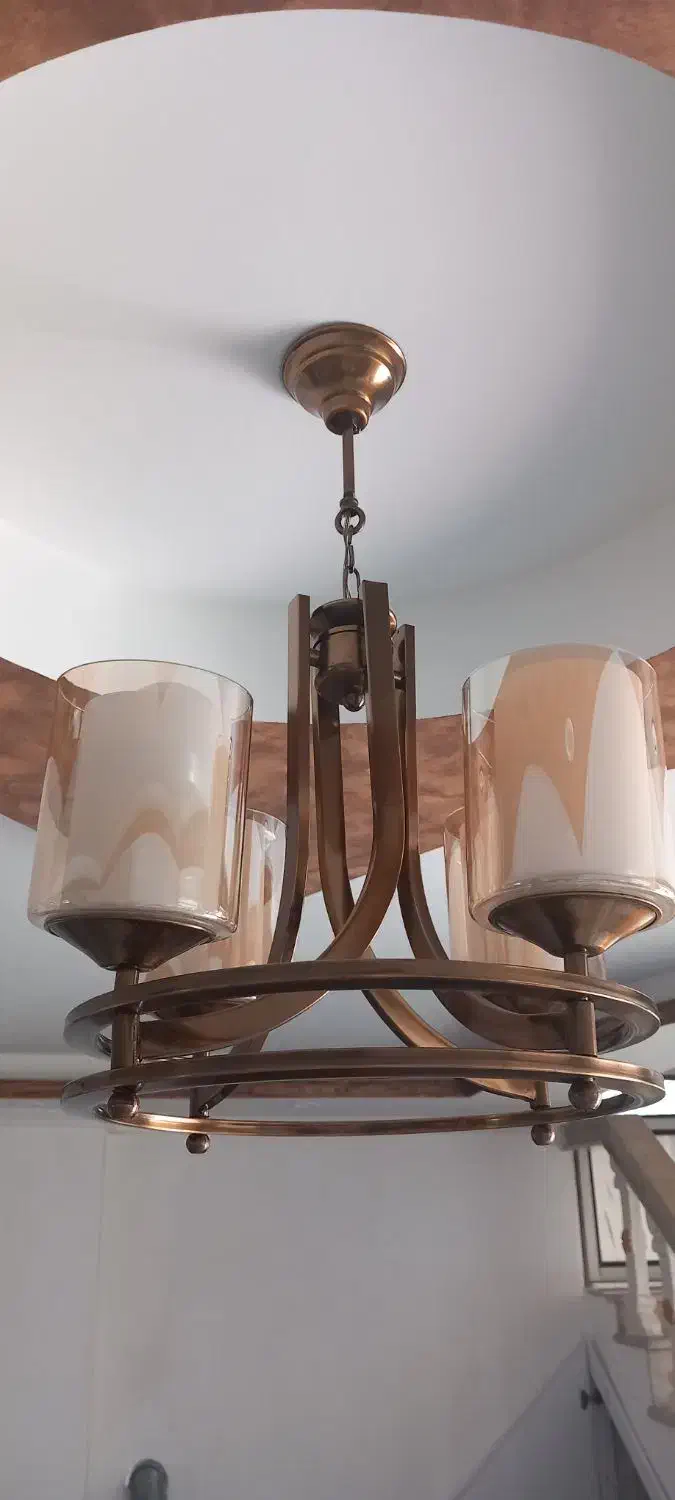 لوستر تازه و تمیز|لوستر و چراغ آویز|تولم شهر, |دیوار