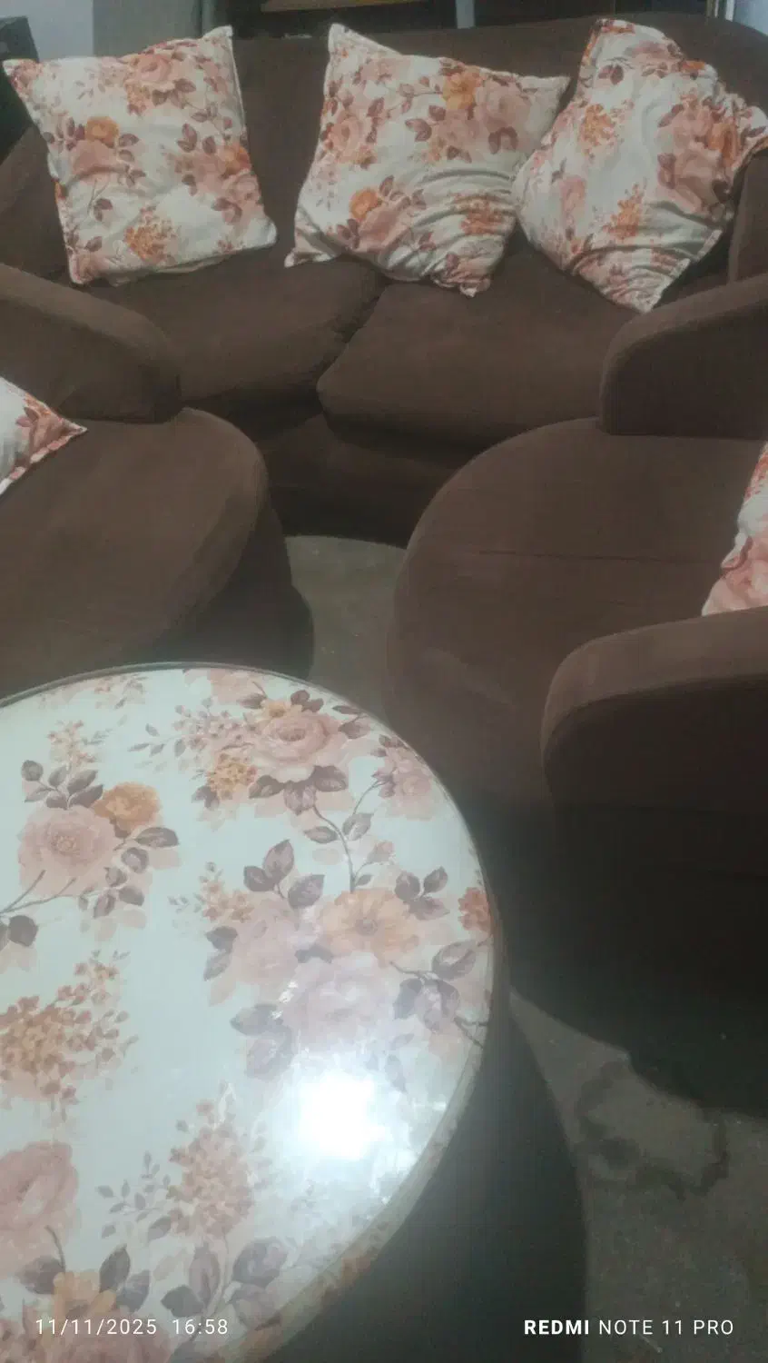 مبل نیم ست بامیز|مبلمان خانگی و میز عسلی|رشت, خمیران زاهدان|دیوار