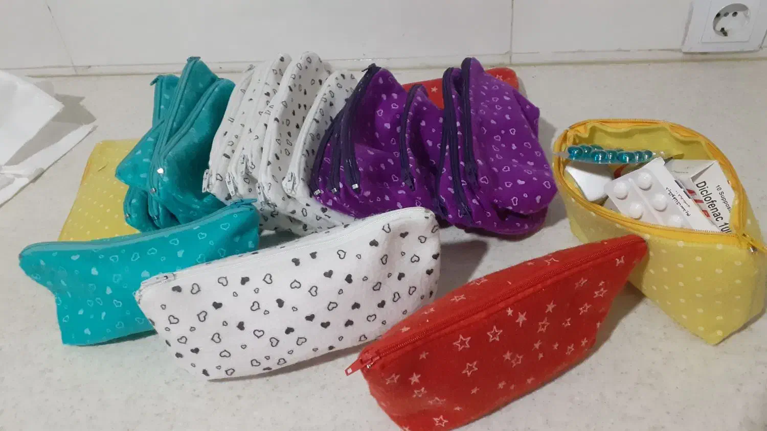 تعداد ۲۵عدد کیف های نمدی زیبا|کیف، کفش، کمربند|کرج, حصار|دیوار