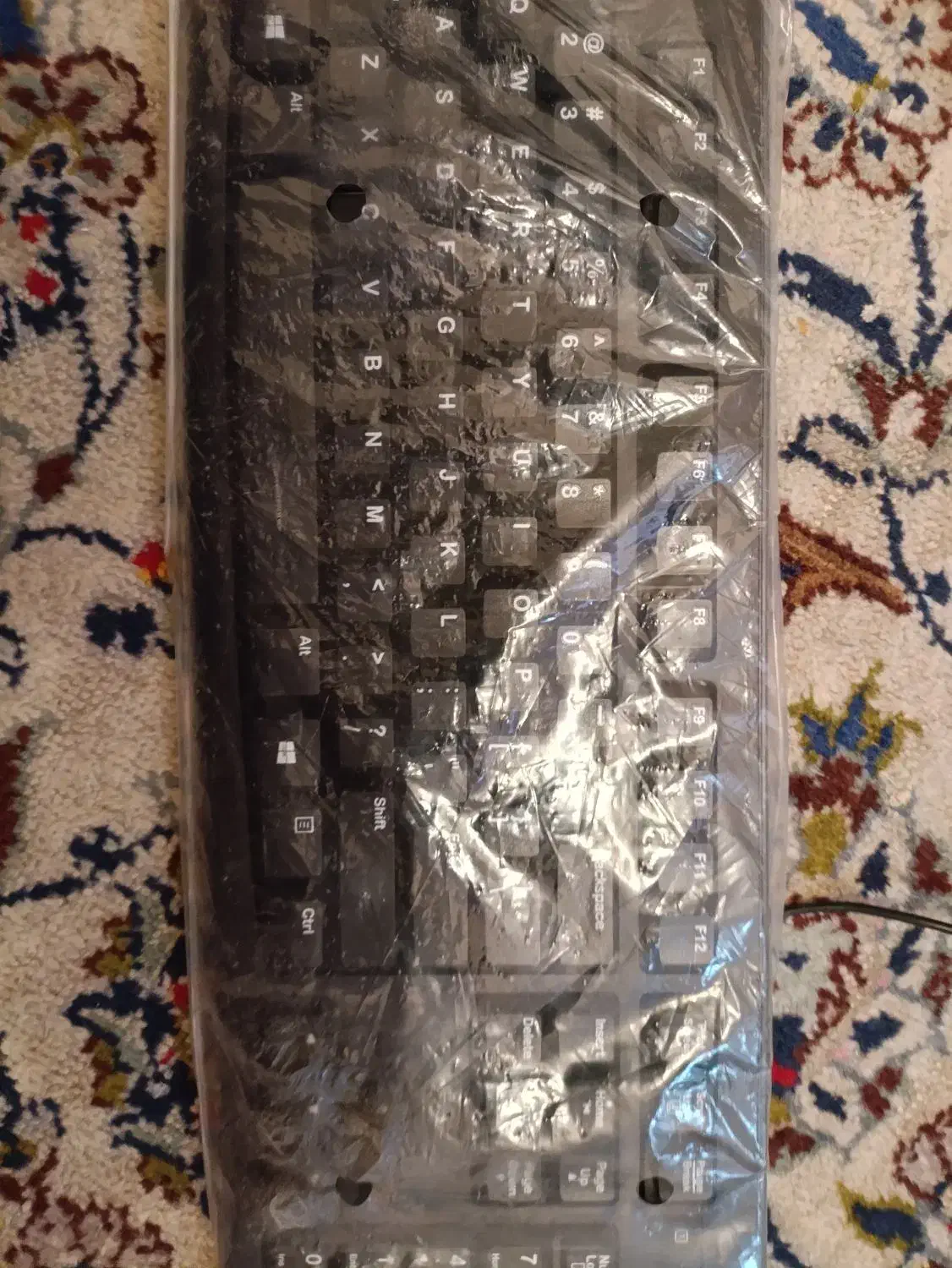 یک مانیتور ال جی و کیبورد لاجی تک|تلویزیون و پروژکتور|تهران, منیریه|دیوار