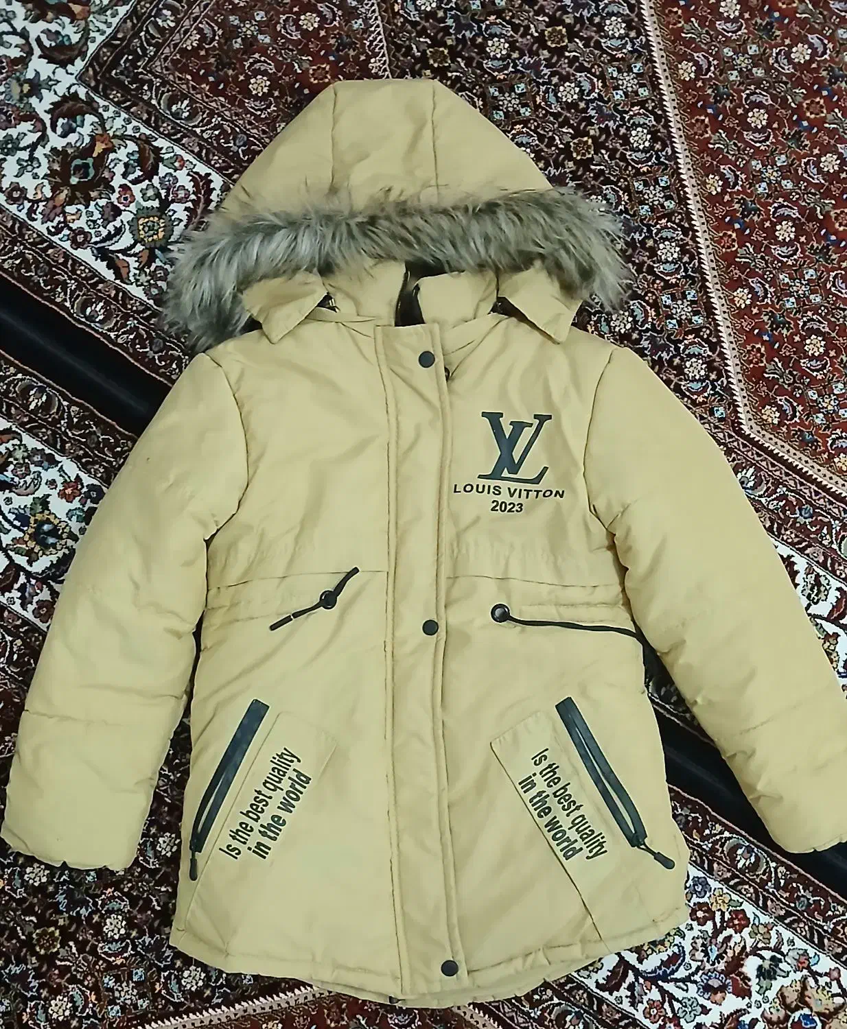 کاپشن اسپرت|لباس|هشتگرد, شهرک وحدت|دیوار