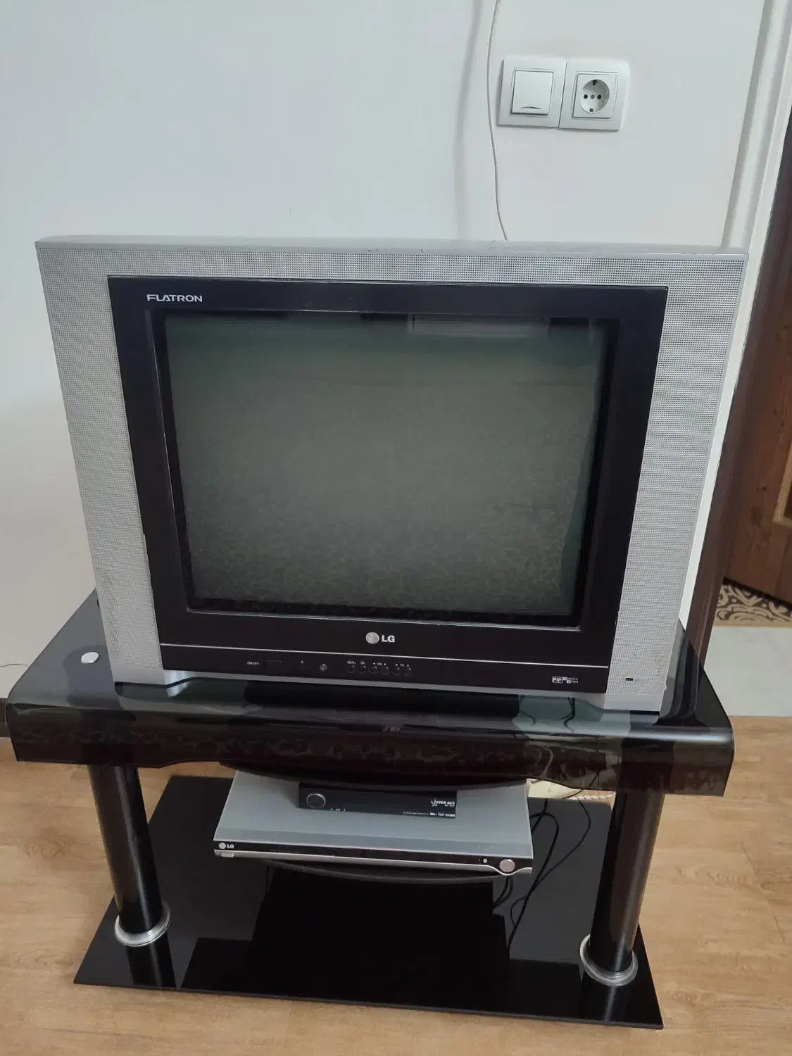 تلویزیون کامل سالم|تلویزیون و پروژکتور|قزوین, |دیوار