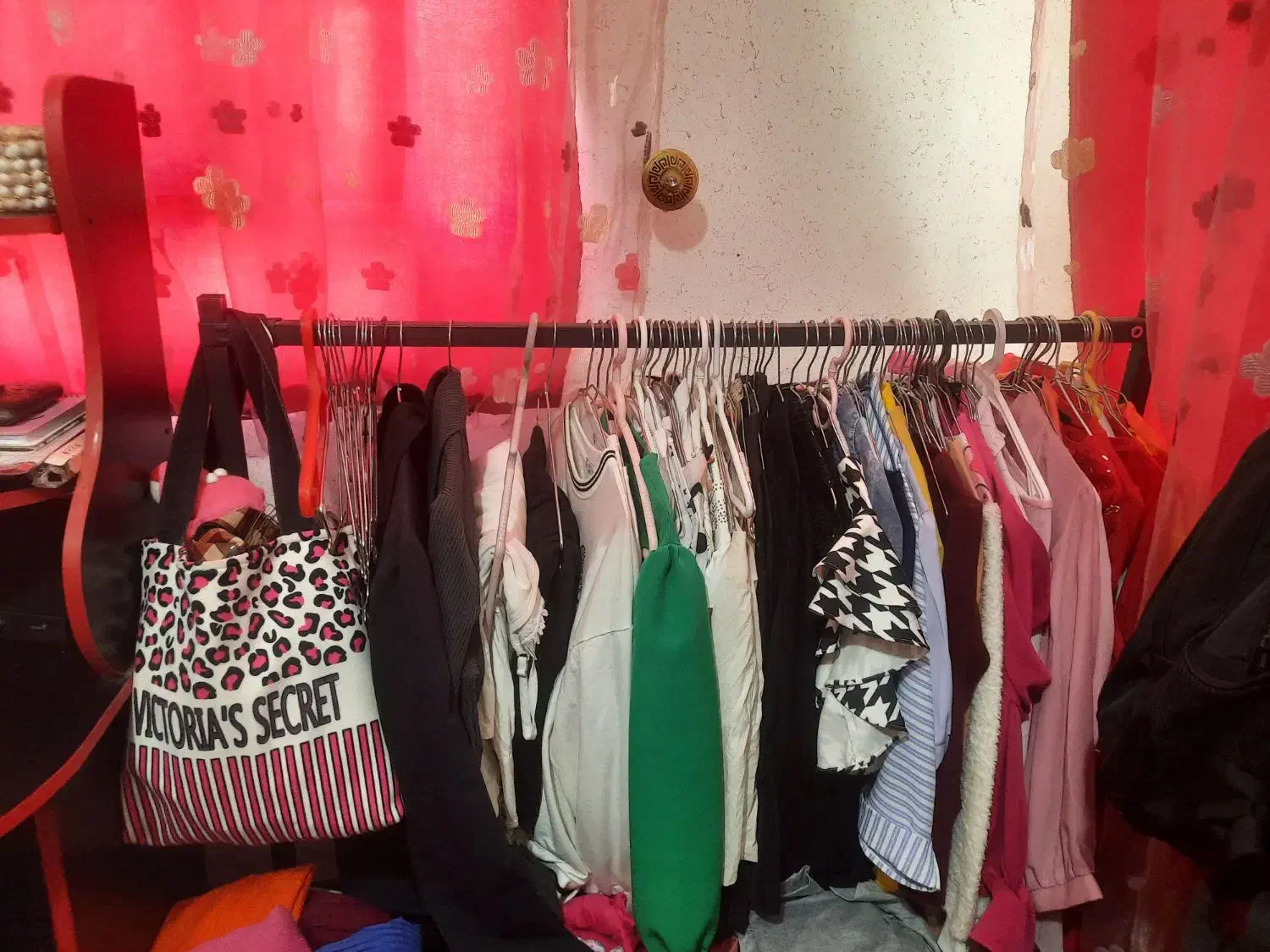 رگال فلزی بسیار محکم|کتابخانه، شلف، قفسه‌های دیواری|خرم‌آباد, |دیوار