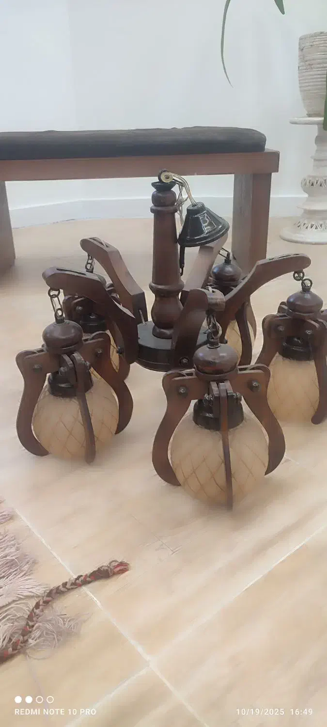 لوستر چوبی پنج شاخه نو|لوستر و چراغ آویز|صحنه, |دیوار