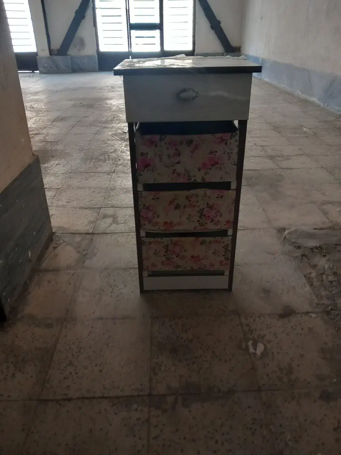 تعدادی لوازم زیر قیمت|میز و صندلی غذاخوری|همدان, |دیوار