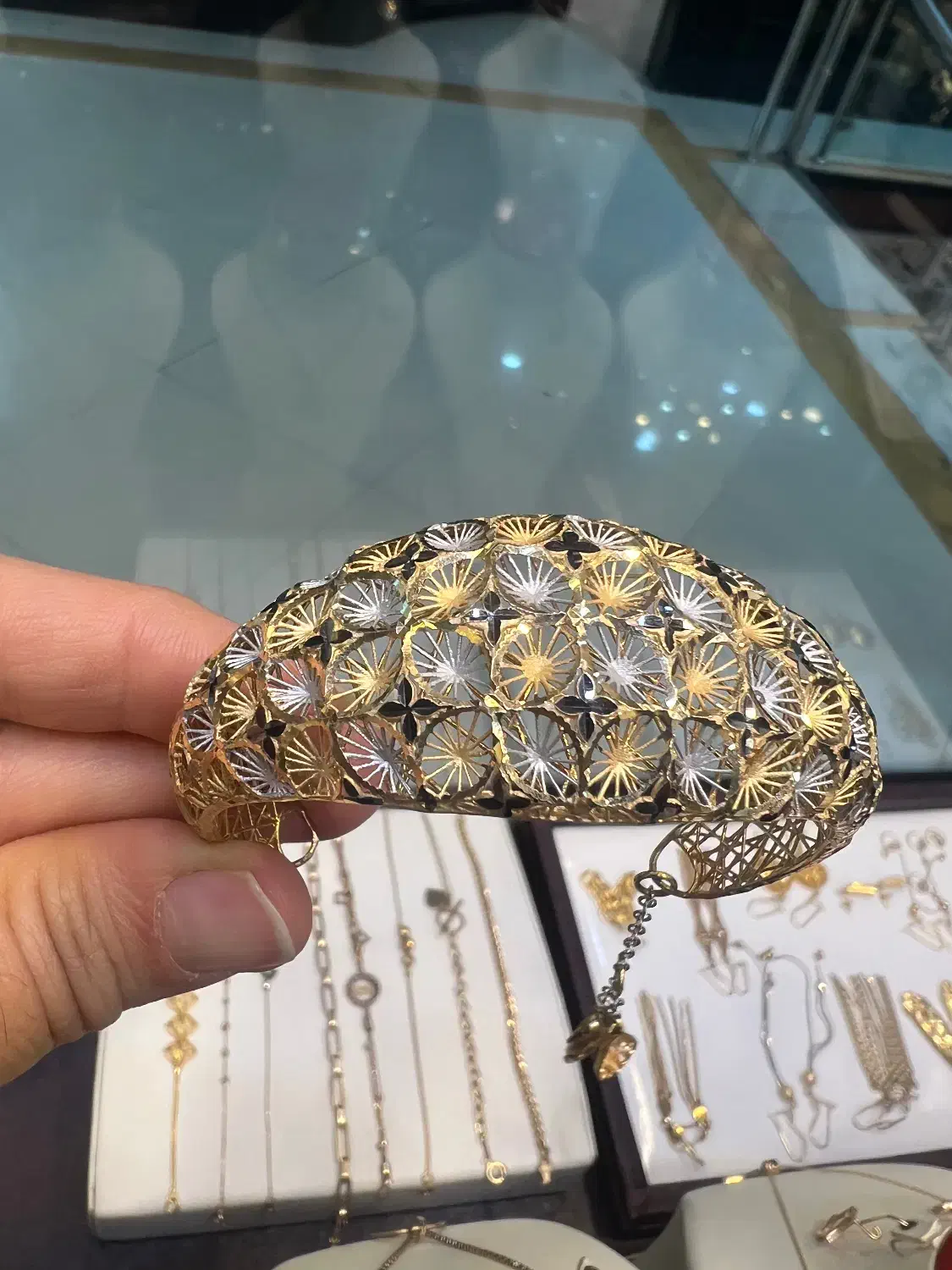 طلا۲ درصد|جواهرات|شیراز, شاهچراغ|دیوار