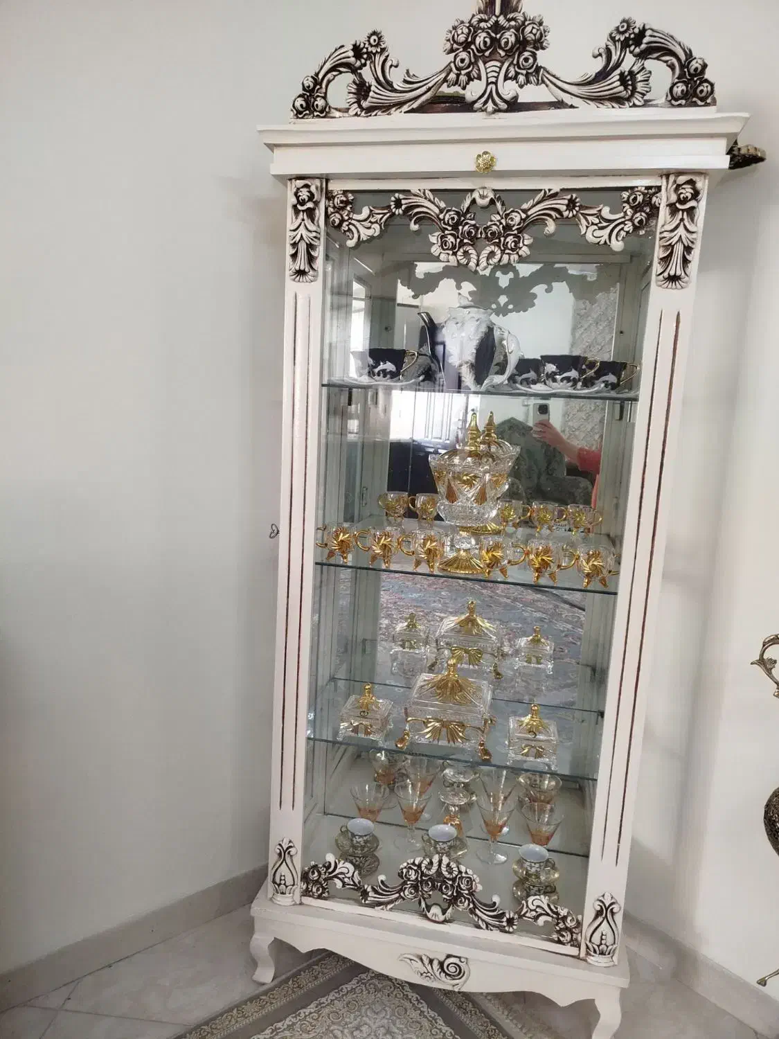 ساعت دیواری و بوفه ویترین تر و تمیز|ساعت دیواری و تزئینی|رباط‌کریم, نصیرشهر|دیوار