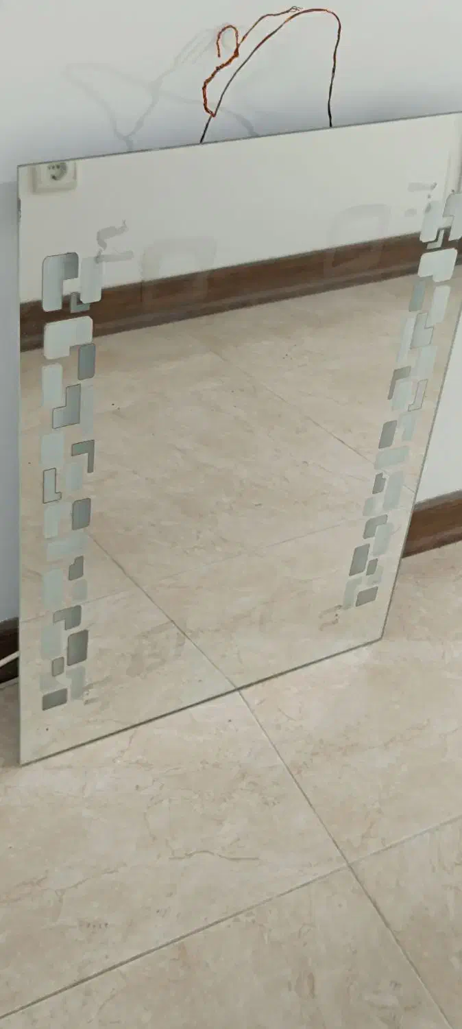 اینه با چراغ|آینه|تهران, زیبادشت|دیوار