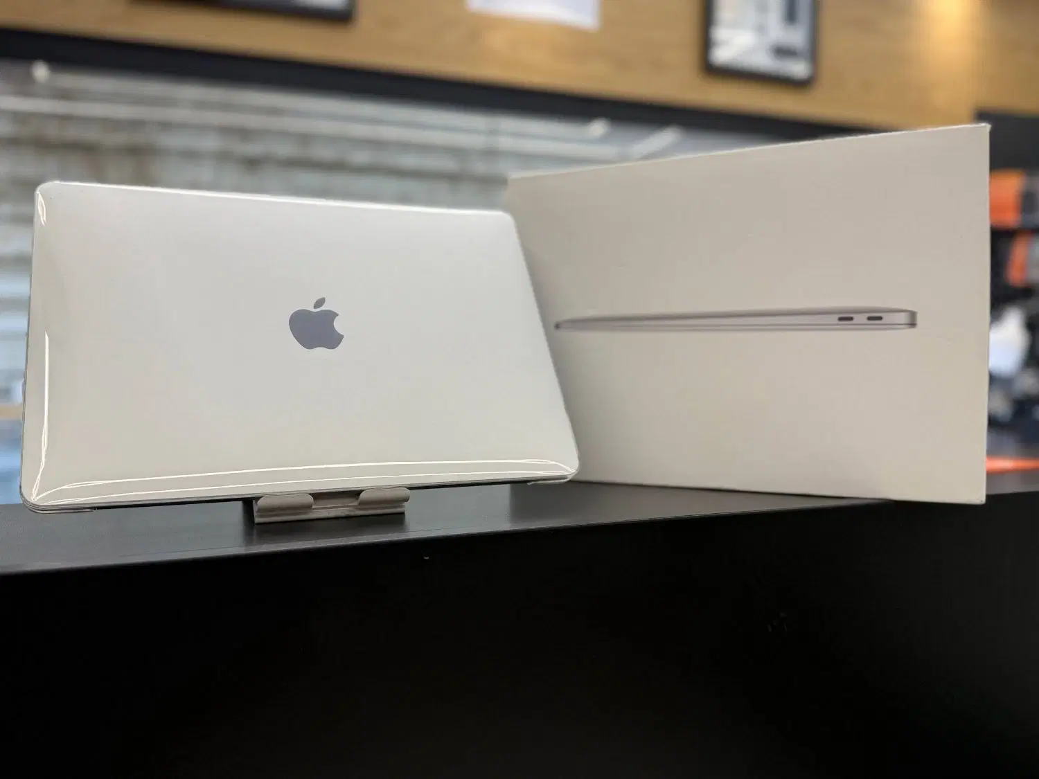 Mac book Air M1 2020|رایانه همراه|اندیشه, اندیشه فاز ۱|دیوار