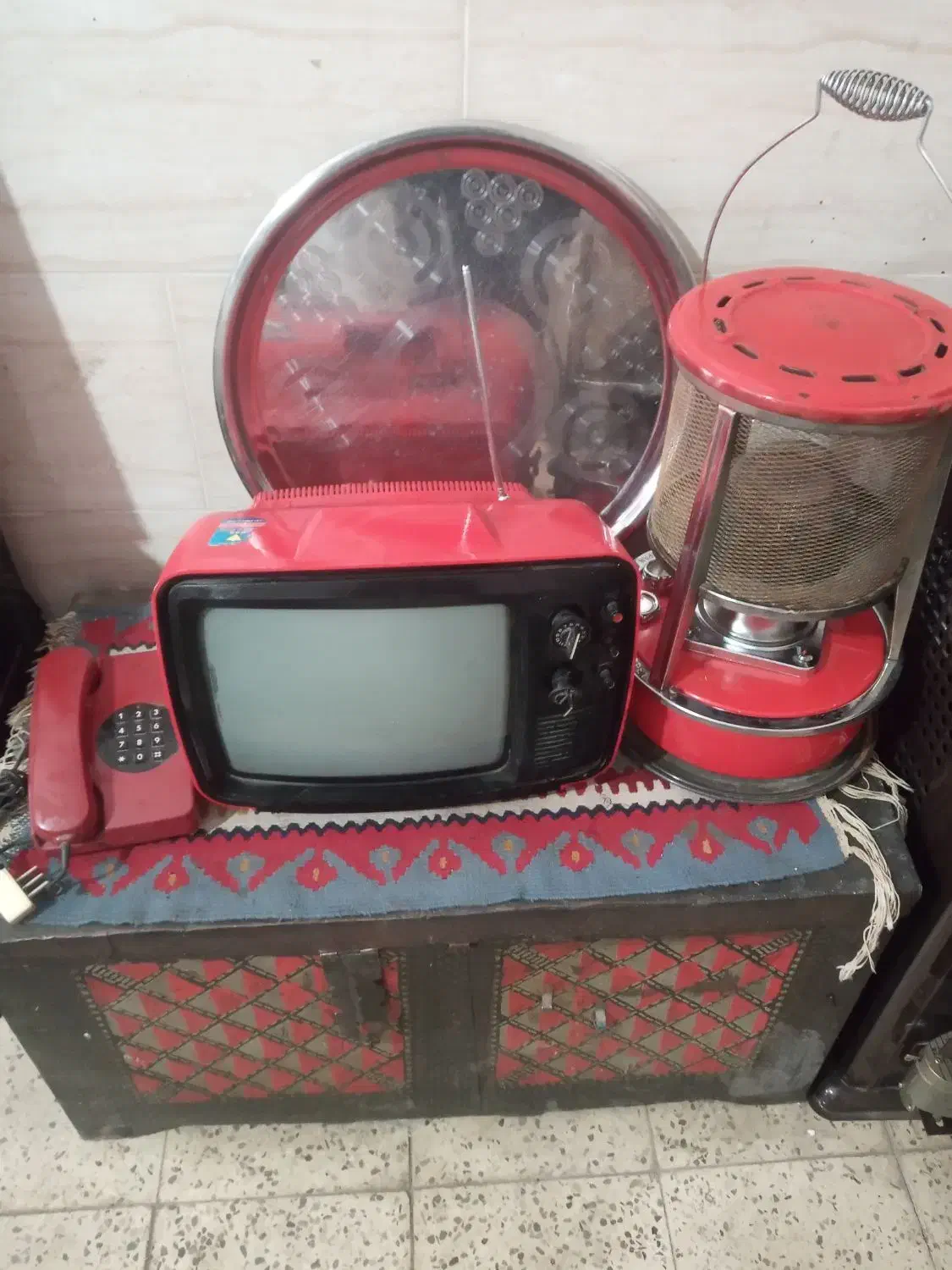 تلویزیون قدیمی|تلویزیون و پروژکتور|اقبالیه, |دیوار