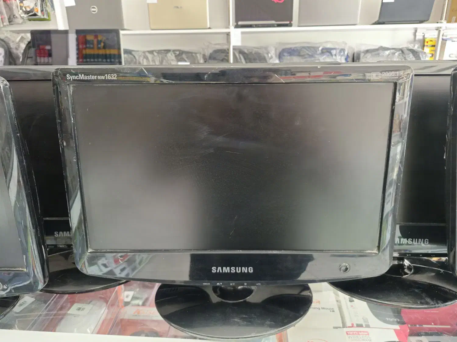 مانیتور ۱۶.۵ اینچ‌سامسونگ مخصوص دوربین و کامپیوتر|قطعات و لوازم جانبی رایانه|فسا, |دیوار