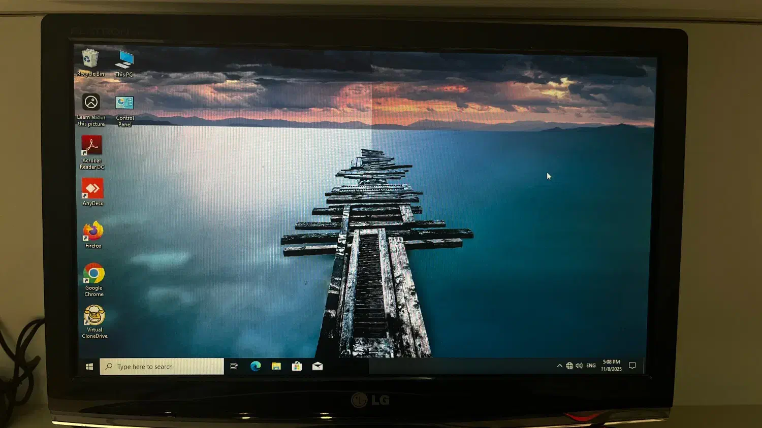 یک دستگاه کامپیوتر|رایانه رومیزی|قزوین, |دیوار